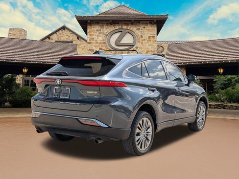 Used 2024 Toyota Venza Limited image 2