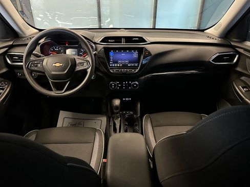 Used 2022 Chevrolet TrailBlazer LT w/ Convenience Package FWD image 9