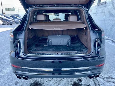 Used 2021 Porsche Cayenne Turbo S image 37
