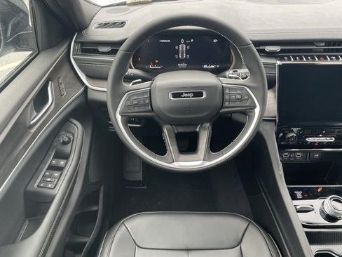 New 2025 Jeep Grand Cherokee Limited image 36