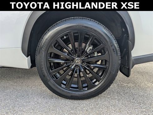 Used 2023 Toyota Highlander XSE image 17