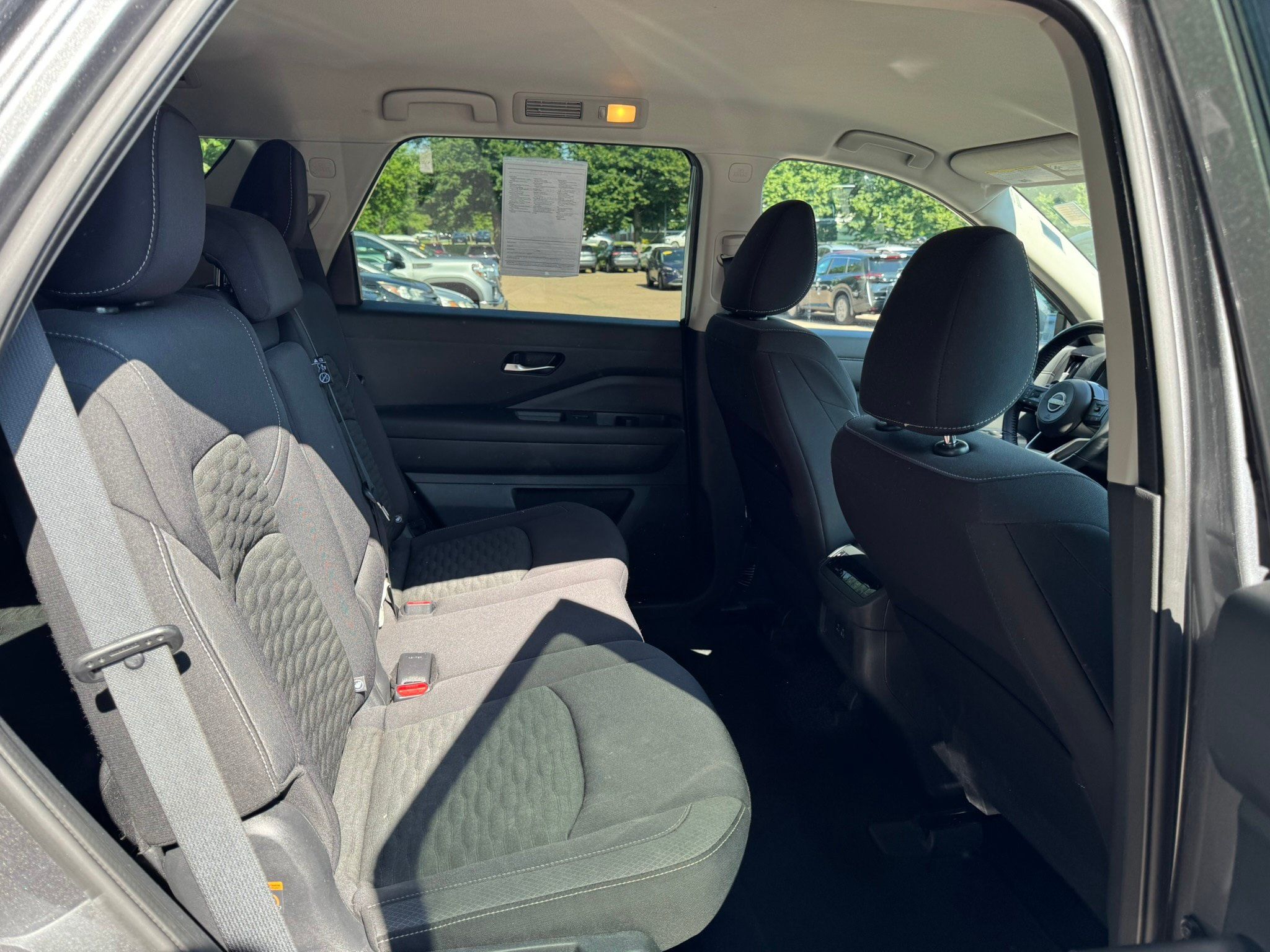 Used 2022 Nissan Pathfinder SV AWD/4WD image 13