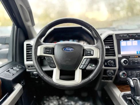 Used 2019 Ford F150 Lariat w/ Equipment Group 502A Luxury AWD/4WD image 15