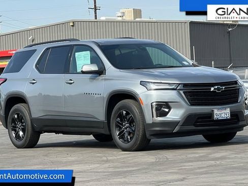 Used 2023 Chevrolet Traverse LT FWD image 1