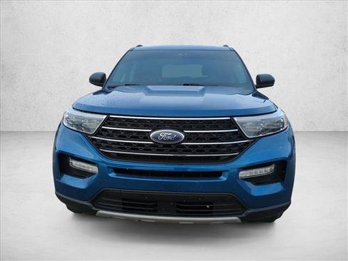 Used 2021 Ford Explorer XLT w/ Equipment Group 202A image 2