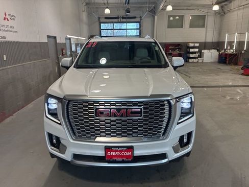 Used 2021 GMC Yukon Denali w/ Denali Premium Package image 8