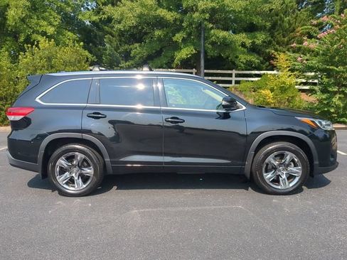 Used 2018 Toyota Highlander Limited Platinum AWD/4WD image 3