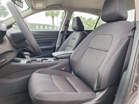 Used 2025 Nissan Altima 2.5 SV FWD image 24