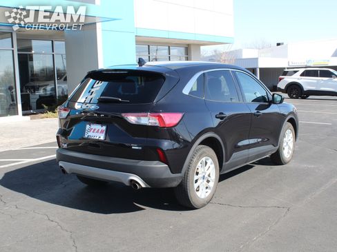 Used 2020 Ford Escape SE image 4