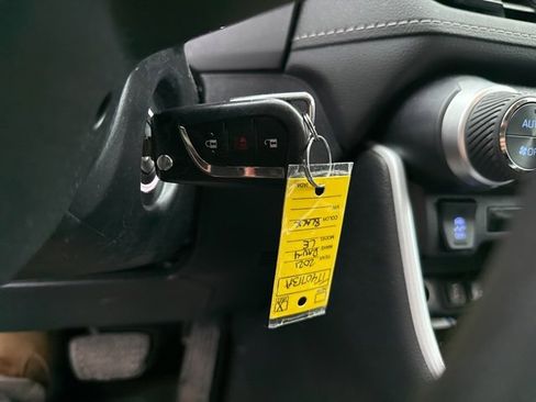 Used 2021 Toyota RAV4 LE image 16