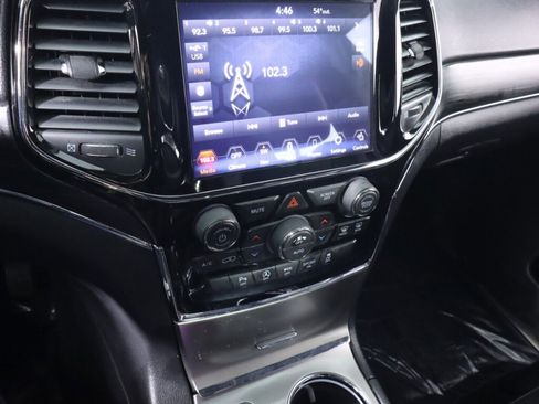 Used 2020 Jeep Grand Cherokee Limited w/ Luxury Group II image 15