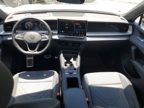 Certified 2025 Volkswagen Tiguan SE R-Line AWD/4WD image 15