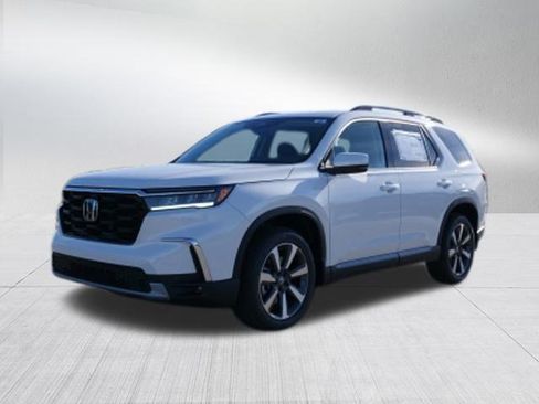 New 2025 Honda Pilot Touring image 7