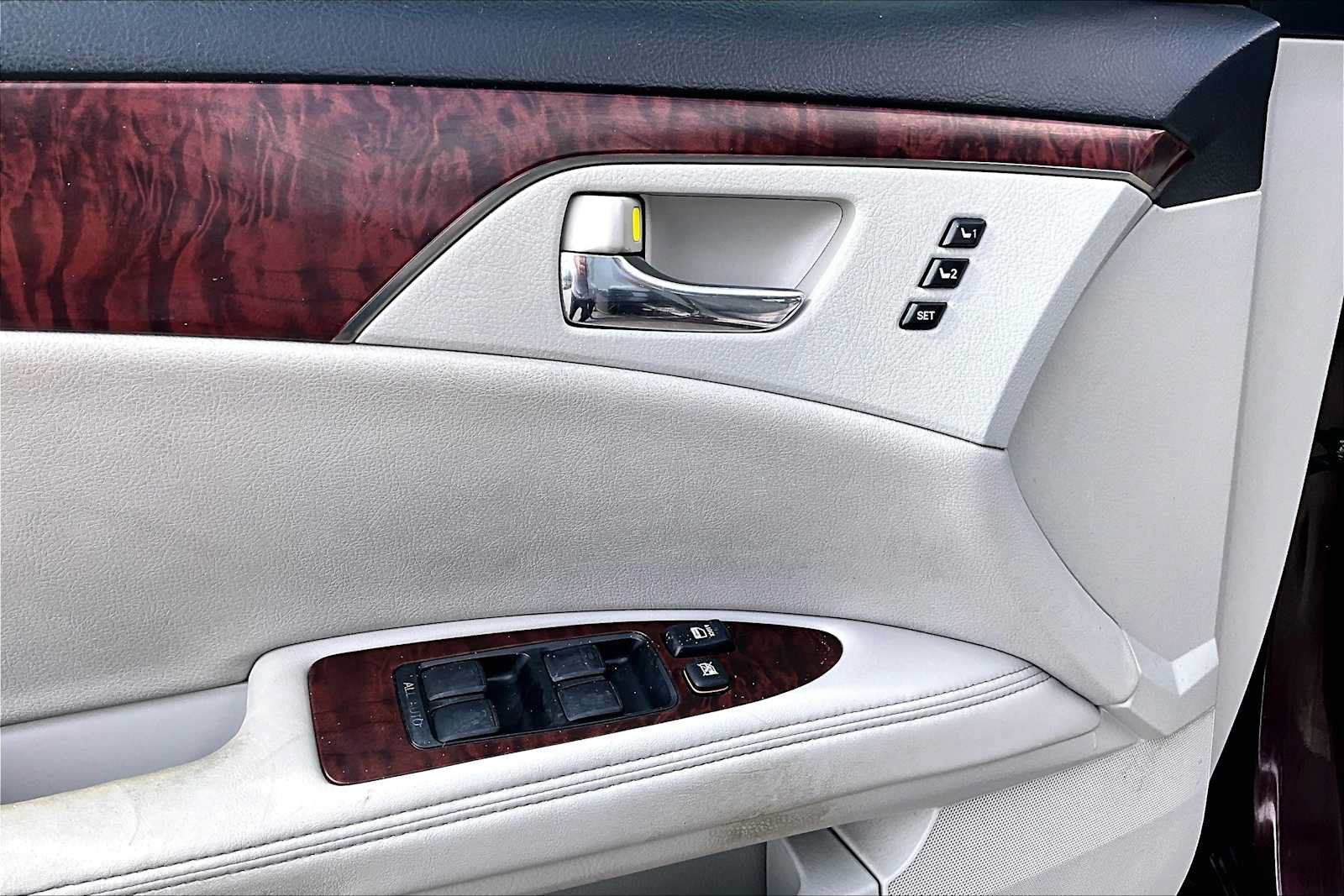 Used 2011 Toyota Avalon Limited FWD image 36
