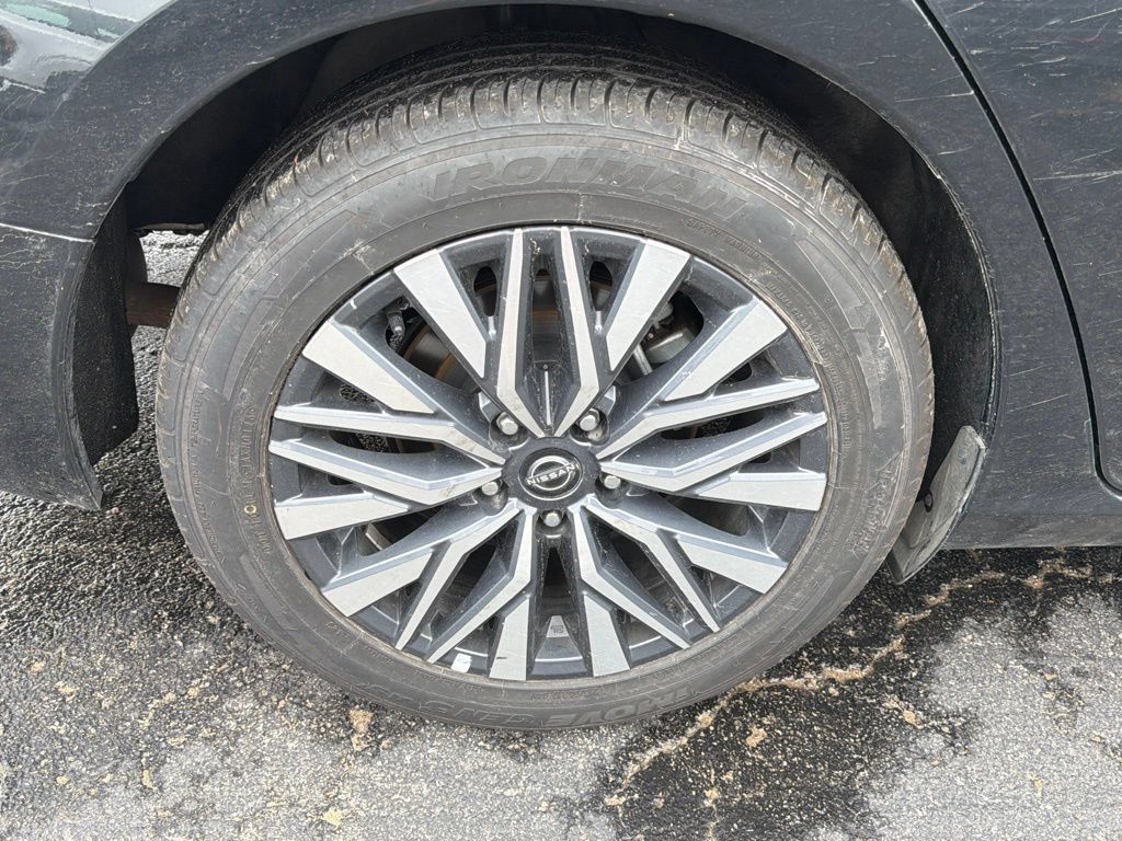 Used 2025 Nissan Altima 2.5 SV FWD image 10