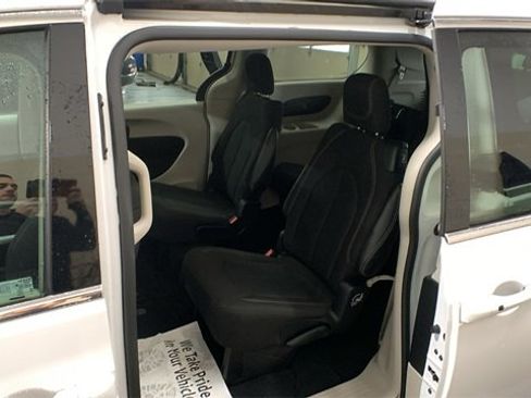Used 2023 Chrysler Voyager LX image 14
