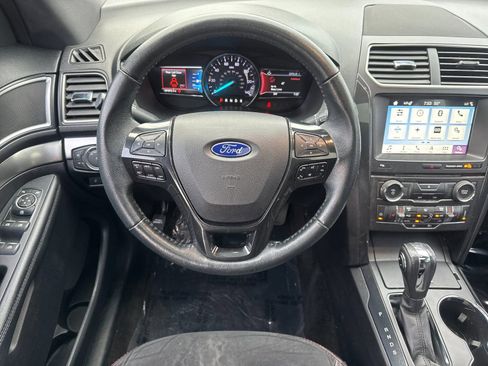 Used 2018 Ford Explorer XLT w/ Equipment Group 202A image 14