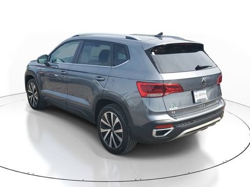 Used 2022 Volkswagen Taos SE AWD/4WD image 3