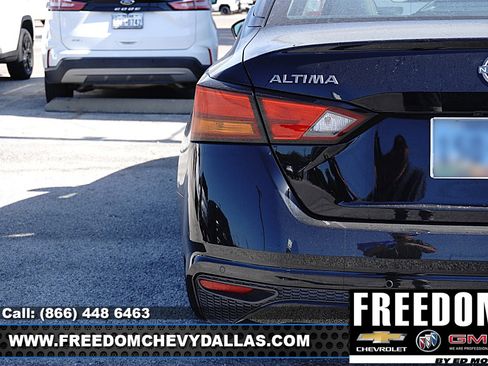 Used 2024 Nissan Altima 2.5 SV FWD image 8