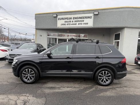 Used 2020 Volkswagen Tiguan SE w/ Panoramic Sunroof Package image 4