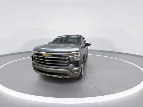 Used 2024 Chevrolet Silverado 1500 High Country w/ High Country Premium Package AWD/4WD image 4