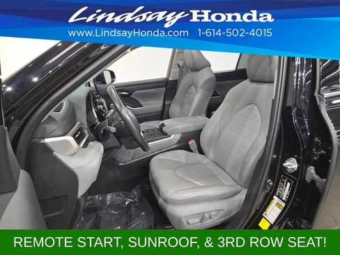 Used 2021 Toyota Highlander XLE AWD/4WD image 12