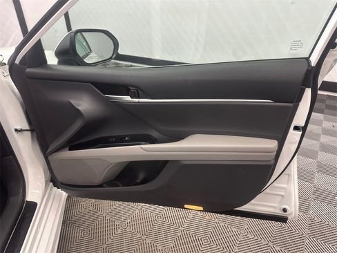 Used 2019 Toyota Camry SE image 15
