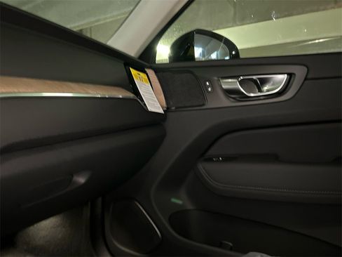 New 2026 Volvo XC60 B5 Plus w/ Protection Package Premier image 20