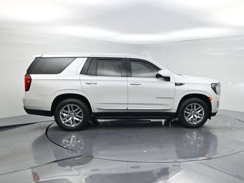 Used 2022 GMC Yukon SLT w/ SLT Premium Package AWD/4WD image 4
