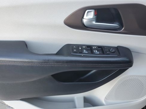 Used 2022 Volkswagen Atlas Cross Sport SE image 14