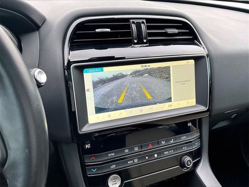 Used 2019 Jaguar F-PACE Premium image 18