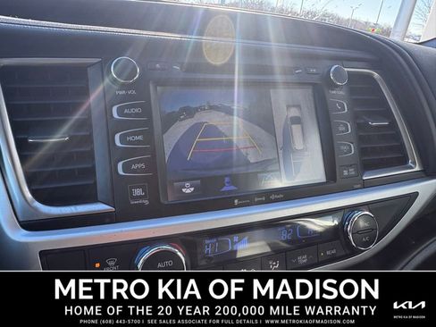 Used 2019 Toyota Highlander Limited Platinum image 18