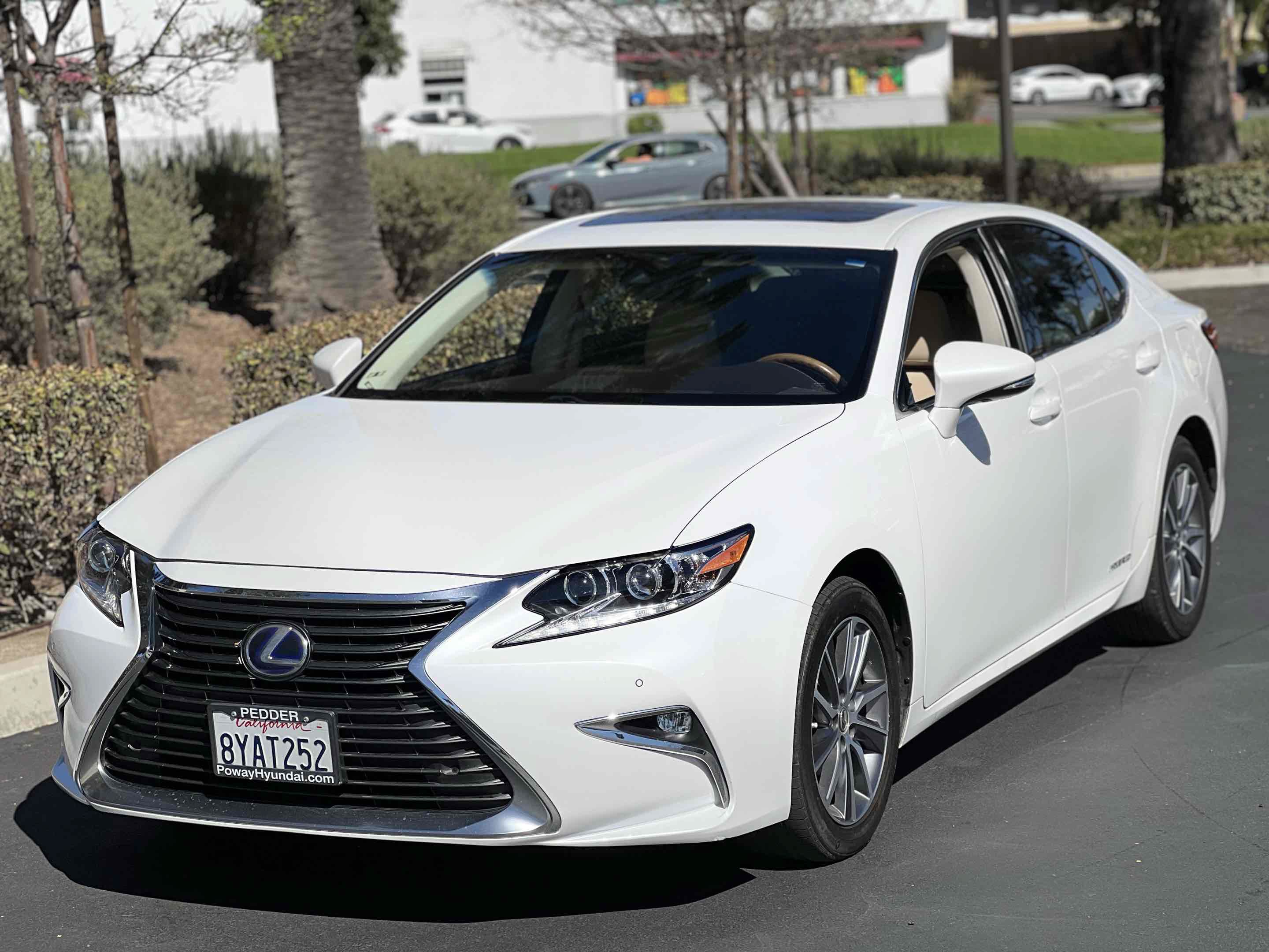 Used 2018 Lexus ES 300h w/ Luxury Package FWD image 8