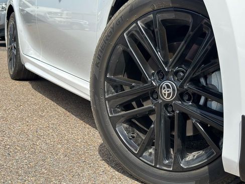 Used 2025 Toyota Camry SE image 2