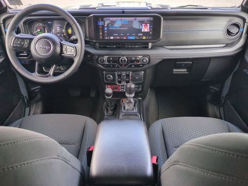 Used 2025 Jeep Wrangler Unlimited Rubicon 4xe image 15