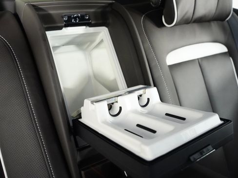 Used 2023 Rolls-Royce Cullinan w/ Cullinan Package image 39