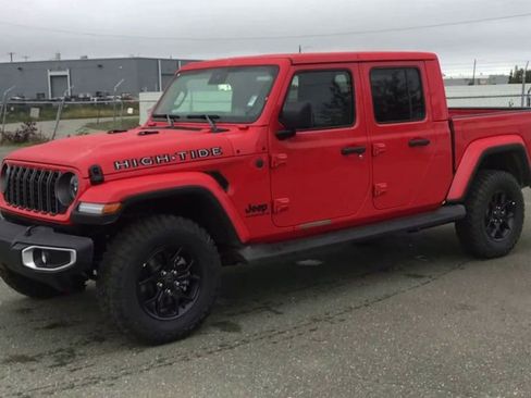 New 2025 Jeep Gladiator Sport image 4