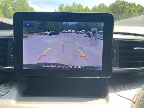 Used 2024 Ford Explorer XLT w/ Equipment Group 202A RWD image 23