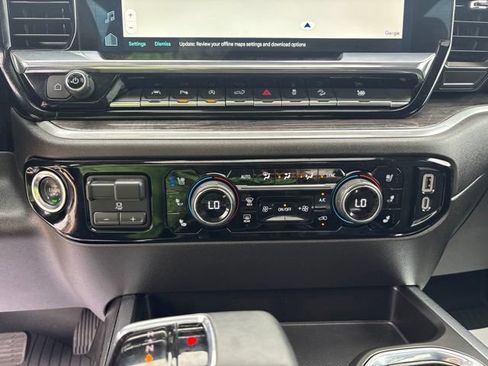 Used 2025 Chevrolet Silverado 1500 LTZ AWD/4WD image 7