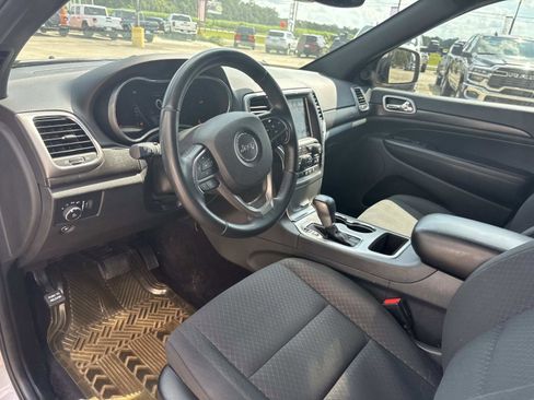 Used 2018 Jeep Grand Cherokee Laredo image 17