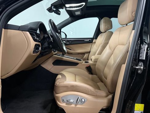 Used 2024 Porsche Macan AWD/4WD image 9