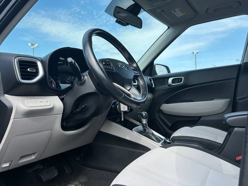 Used 2022 Hyundai Venue SEL FWD image 22