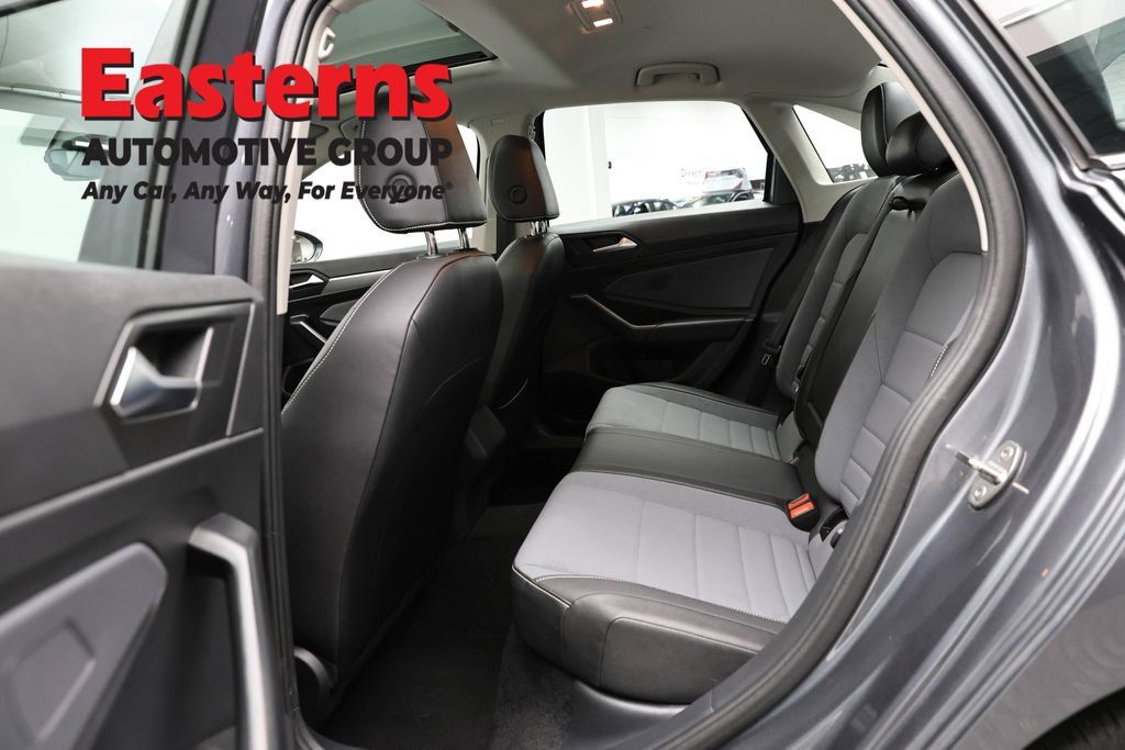 Used 2025 Volkswagen Jetta SE FWD image 20