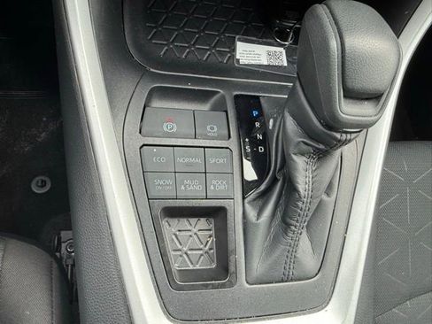 Used 2025 Toyota RAV4 XLE image 18