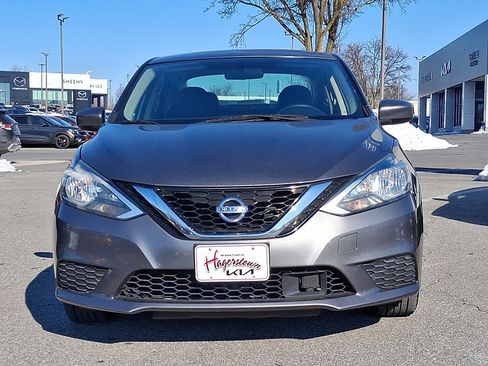 Used 2018 Nissan Sentra SV image 2