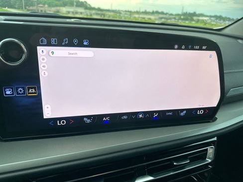 Used 2024 Chevrolet Traverse LT image 18