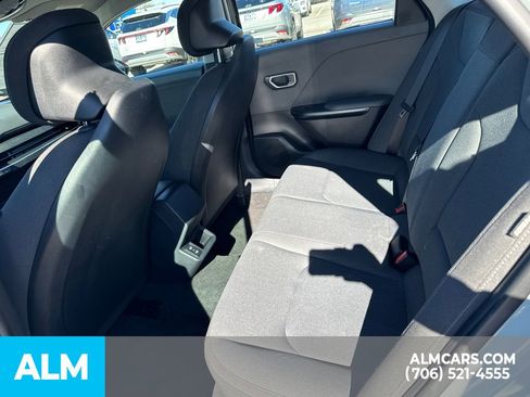 Used 2025 Kia K4 LXS image 12