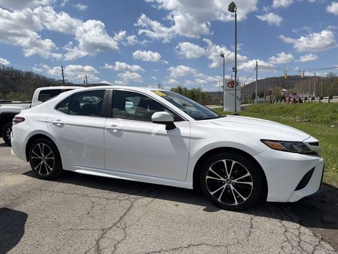 Used 2018 Toyota Camry SE image 6