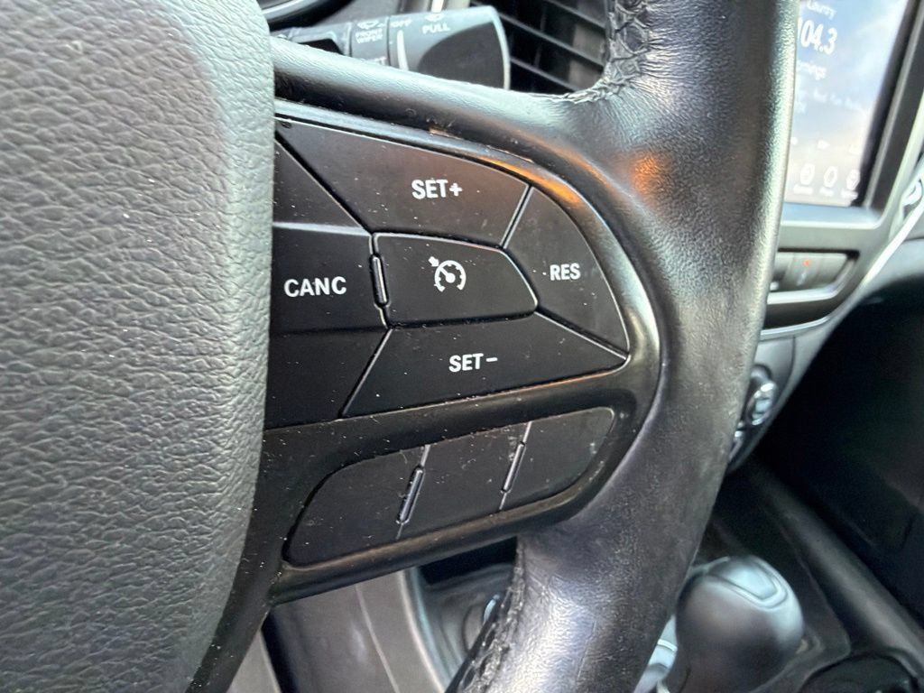 Used 2021 Jeep Cherokee Trailhawk w/ Comfort/Convenience Group AWD/4WD image 24
