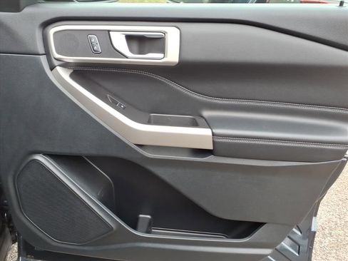 Certified 2023 Ford Explorer XLT image 9
